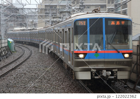 蓮根駅に進入する都営三田線6300形 6303F 蓮根駅に進入する都営三田線6300形 6303F 122022362