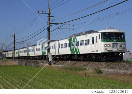 川越線を走る回送列車 185系 B6編成 122023613