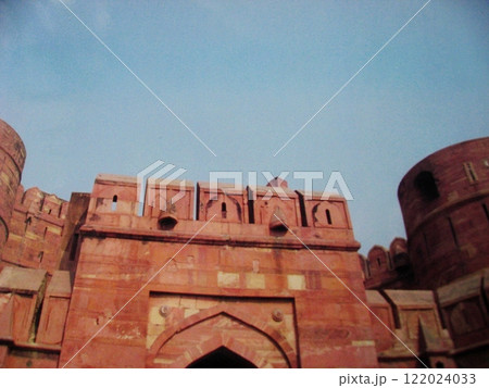 インド・アグラ城のアマルシンゲート 122024033