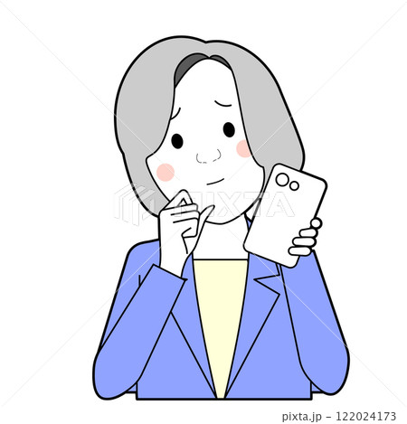 スマホを見て悩む女性 122024173