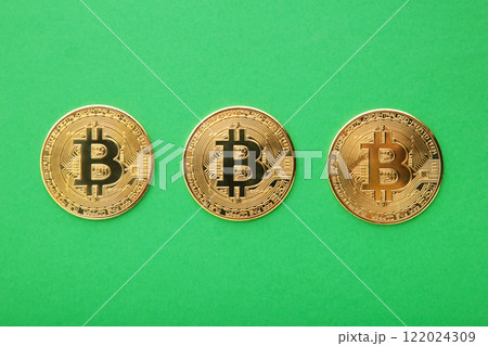 Bitcoin coin and on green background. Bitcoin growthand investment concept. 122024309