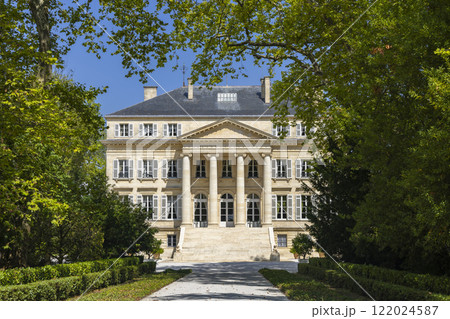 Margaux castle (Chateau Margaux), Medoc, Bordeaux, Aquitaine, France 122024587