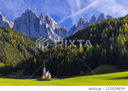Beautiful landscape of Italian dolomites near Santa Magdalena, South Tyrol, Italy 122024634