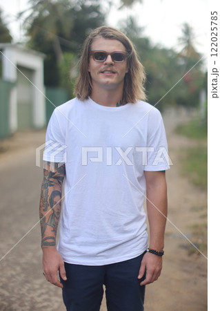 Embracing the carefree summer vibes in a stunning, beautiful tropical paradise by the beach 122025785