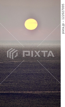 沖縄県慶良間諸島阿嘉島の天城展望台から見た夕焼け 沖縄県慶良間諸島阿嘉島の天城展望台から見た夕焼け 122027095