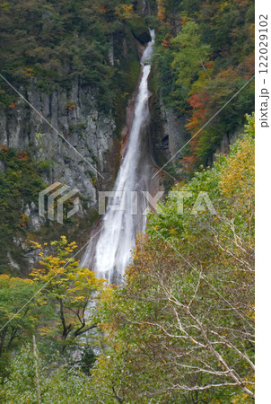 秋の流星の滝 122029102