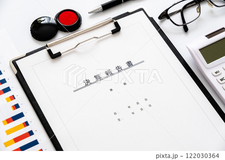 決算報告書とグラフでビジネスイメージ 決算報告書とグラフでビジネスイメージ 122030364