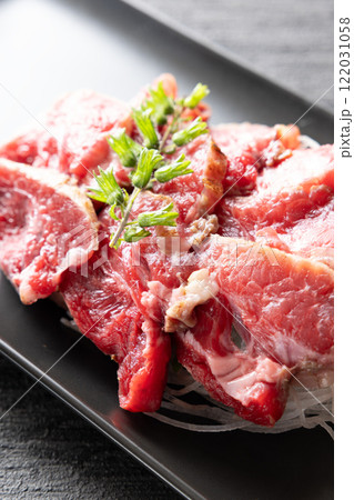 美味しい本まぐろのほほ肉の炙り刺身 122031058