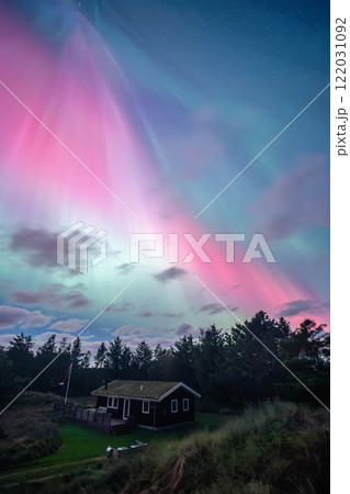 Bright Aurora over scandinavian Cabin Bright Aurora over scandinavian Cabin 122031092