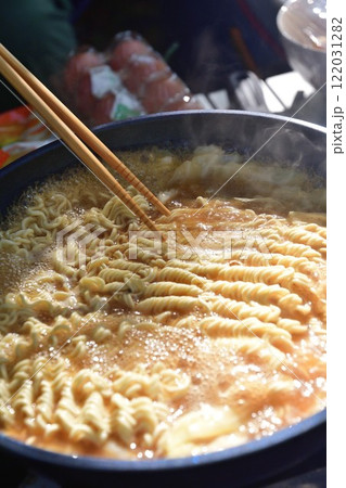 インスタントラーメン インスタントラーメン 122031282