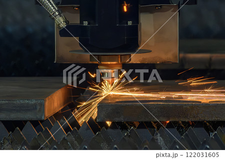 The high power fiber laser cutting machine  cut the high thickness metal plate with the sparkling light. 122031605