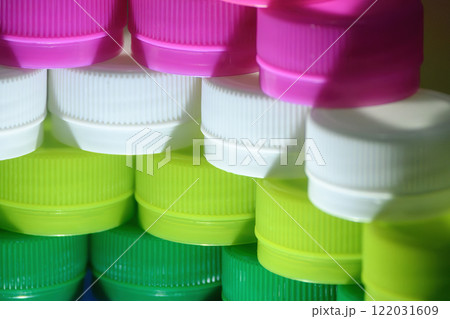 The pile of plastic caps of drinking water bottles. 122031609