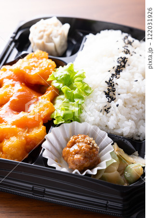 おいしエビのチリソースの中華弁当 おいしエビのチリソースの中華弁当 122031926