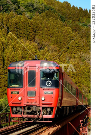 第10玖珠川橋りょうを駆け抜ける特急ゆふ号 第10玖珠川橋りょうを駆け抜ける特急ゆふ号 122032593