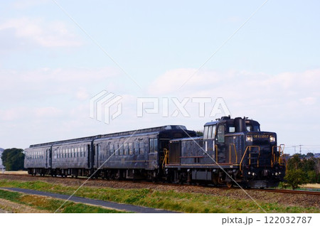 快速ゆふいん、DE10形機関車が牽引するレトロ客車 122032787