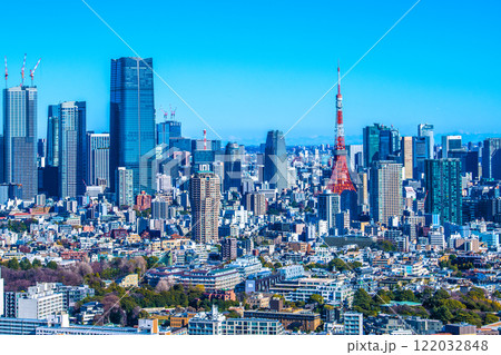 日本の東京都市景観 東京シティビュー。麻布台ヒルズや東京タワーなどを望む 日本の東京都市景観 東京シティビュー。麻布台ヒルズや東京タワーなどを望む 122032848
