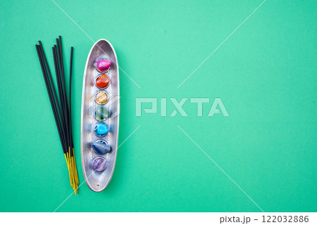 seven chakras stones, energy healing concept 122032886