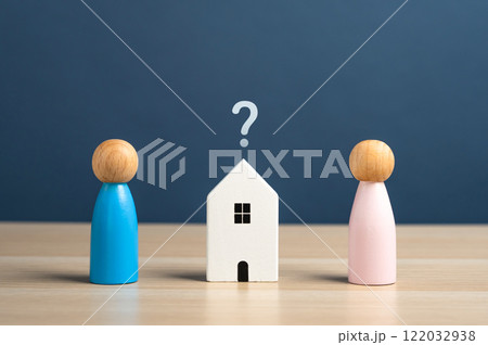 Housing issues for couples and young families. Shared housing. Purchase or rent. Division of property in divorce. Property acquired separately before marriage. 122032938