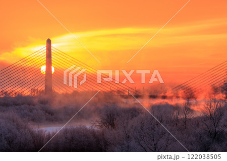 十勝川の川霧 122038505