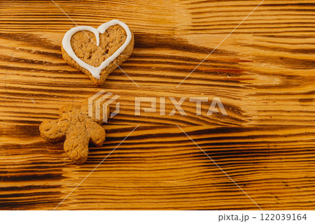 Delicious gingerbread cookies on a rustic wooden table for the holiday season Delicious gingerbread cookies on a rustic wooden table for the holiday season 122039164