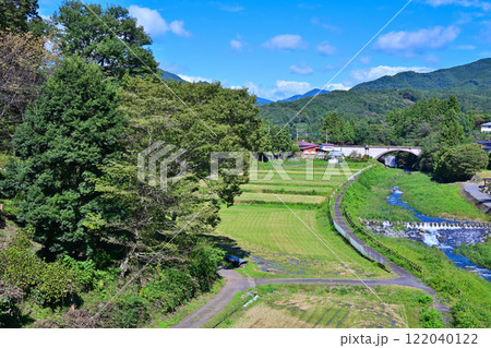 ふれあい橋から初秋の眺め 田園風景 薄根川 利根郡川場村 ふれあい橋から初秋の眺め 田園風景 薄根川 利根郡川場村 122040122