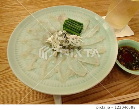 ふぐ料理の花形… てっさ・ふぐ刺し ふぐ料理の花形… てっさ・ふぐ刺し 122040398