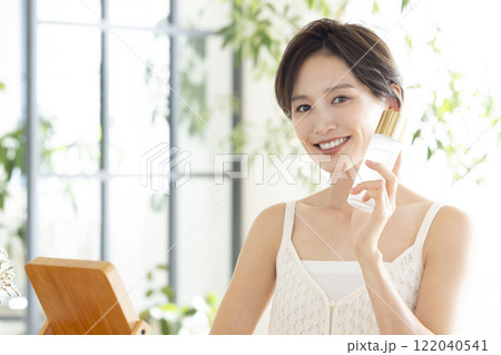 ビューティーイメージ 女性のポートレート ビューティーイメージ 女性のポートレート 122040541