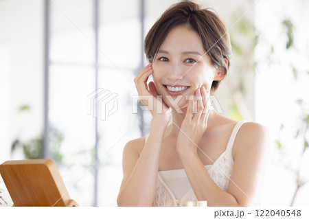 ビューティーイメージ 女性のポートレート ビューティーイメージ 女性のポートレート 122040548