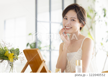 ビューティーイメージ　女性のポートレート 122040552