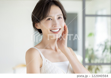 ビューティーイメージ　女性のポートレート 122040564