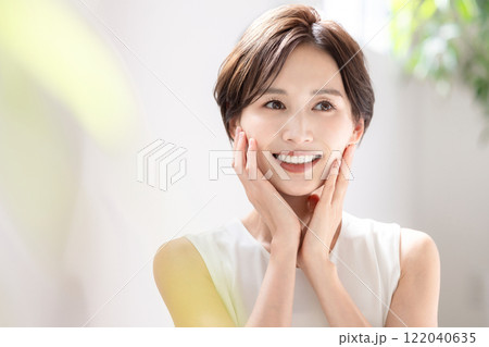 ビューティーイメージ　女性のポートレート 122040635