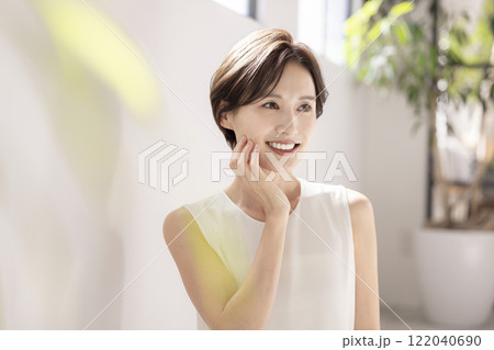 ビューティーイメージ　女性のポートレート 122040690