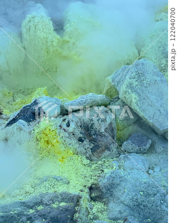 北海道弟子屈町・蒸気を上げる硫黄山 北海道弟子屈町・蒸気を上げる硫黄山 122040700