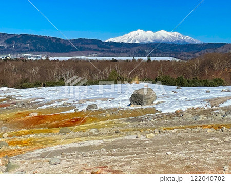 北海道弟子屈町・硫黄山より眺める斜里岳 北海道弟子屈町・硫黄山より眺める斜里岳 122040702