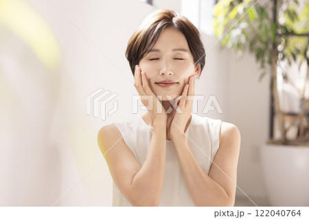 ビューティーイメージ　女性のポートレート 122040764