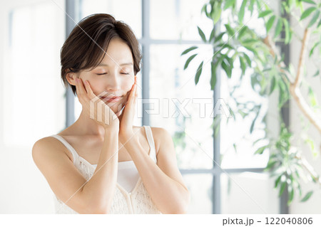 ビューティーイメージ　女性のポートレート 122040806