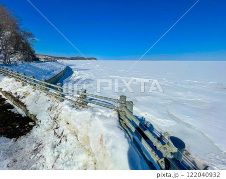 北海道・凍結したサロマ湖 122040932