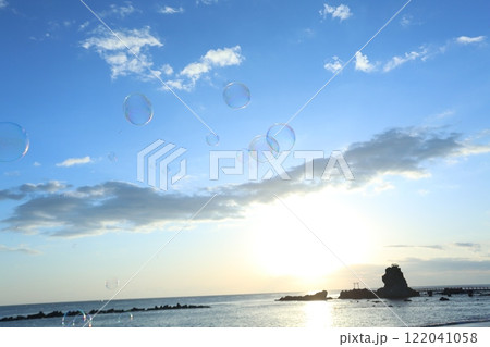 日の出の海 122041058