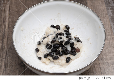 豆大福　黒豆大福　残った黒豆を使って大福を作る 122041469
