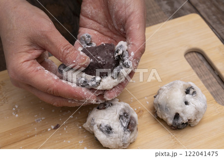 豆大福　黒豆大福　残った黒豆を使って大福を作る 122041475