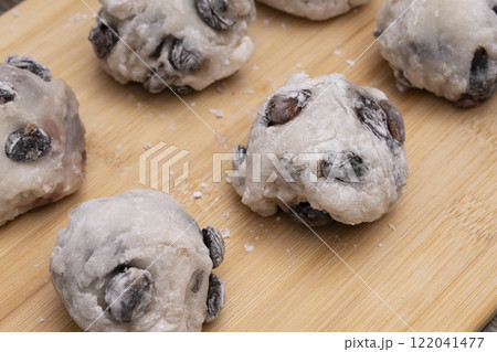 豆大福　黒豆大福　残った黒豆を使って大福を作る 122041477