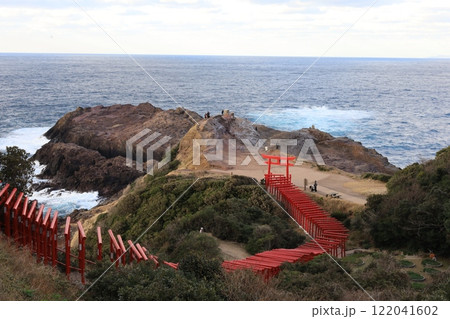 魅力的な鳥居 元乃隅神社 魅力的な鳥居 元乃隅神社 122041602
