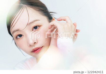 女性の美容メージ　スキンケア　コスメ 122042411
