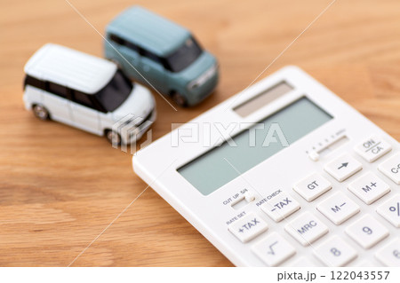 自動車と電卓 自動車と電卓 122043557