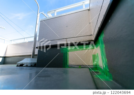 傷んだベランダの修理 122043694