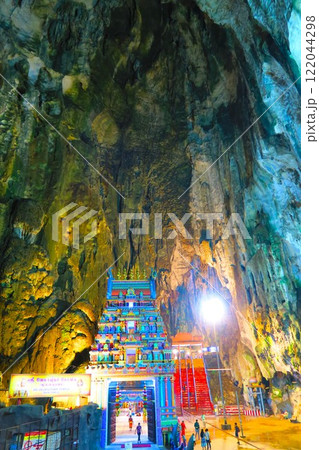 ムルガン神が護るヒンドゥー教の聖地、バトゥ洞窟・Batu Caves 122044298