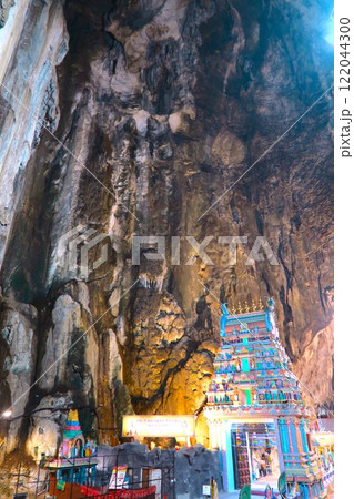 ムルガン神が護るヒンドゥー教の聖地、バトゥ洞窟・Batu Caves 122044300