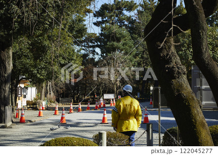 日本庭園の作業員	 122045277