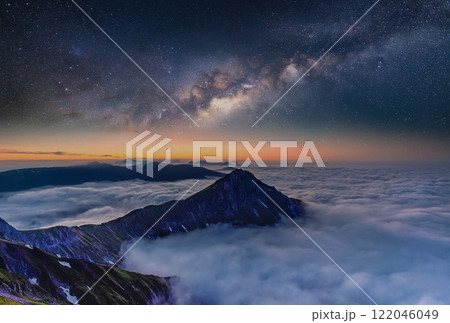 天の川と雲海 122046049