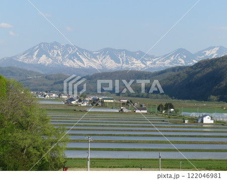 十勝連峰　美瑛町　北海道 122046981